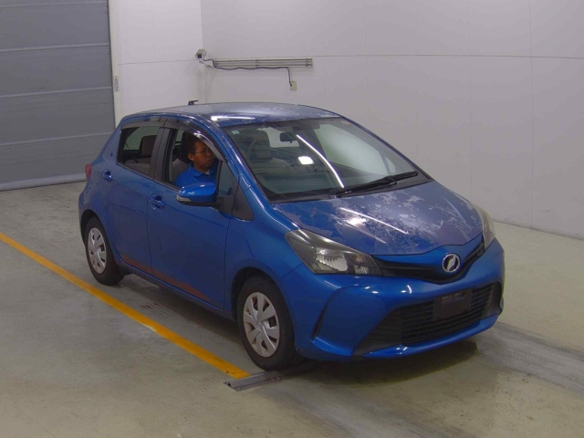 TOYOTA VITZ — фото