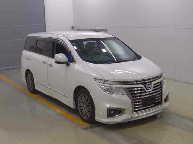 NISSAN ELGRAND — фото