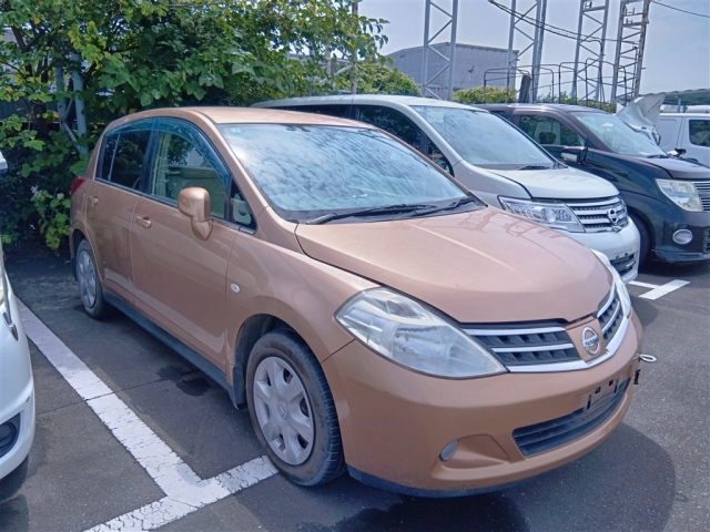 NISSAN TIIDA — фото