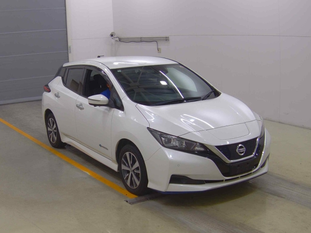 NISSAN LEAF — фото