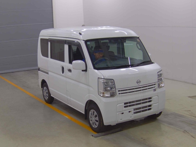 NISSAN CLIPPER — фото