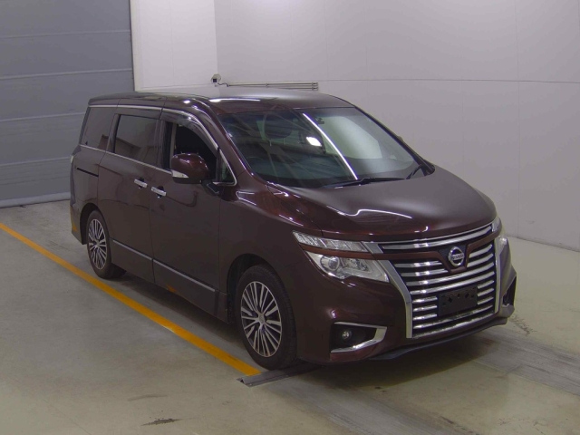 NISSAN ELGRAND — фото