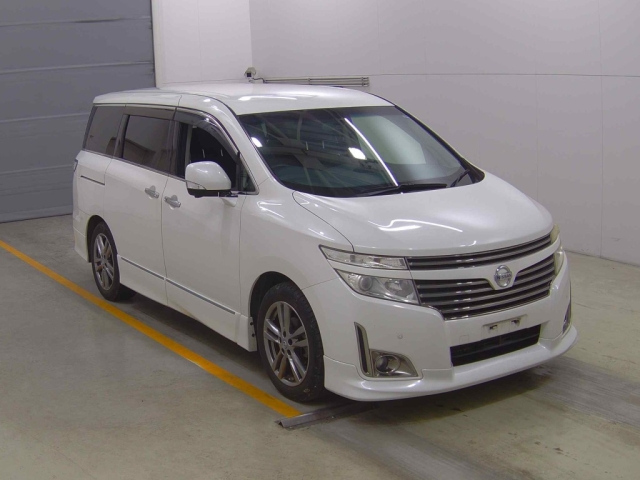 NISSAN ELGRAND — фото
