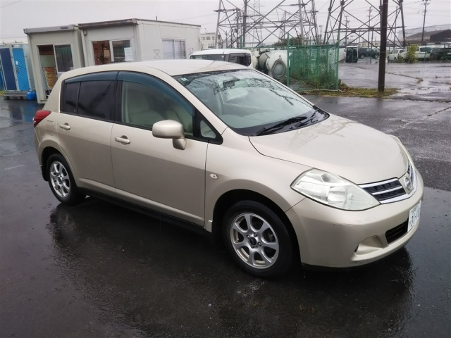 NISSAN TIIDA — фото