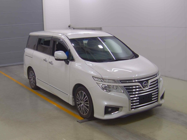 NISSAN ELGRAND — фото