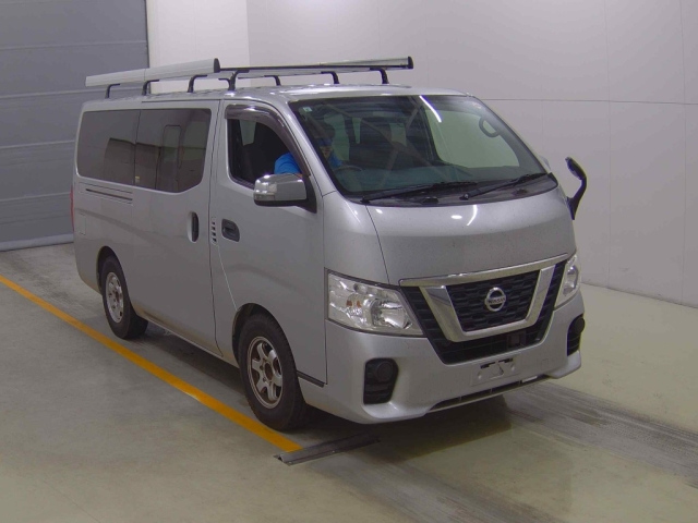 NISSAN CARAVAN — фото