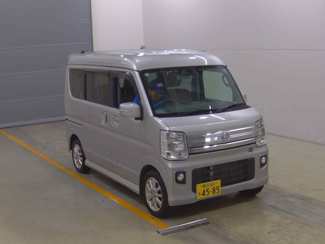 NISSAN CLIPPER — фото