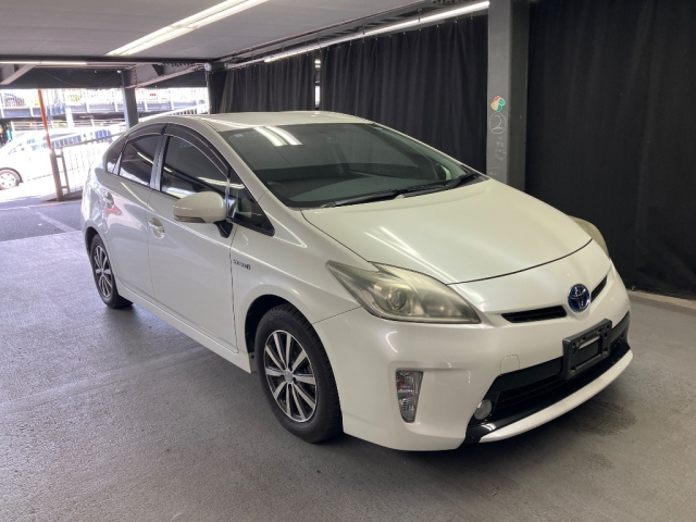 TOYOTA PRIUS — фото