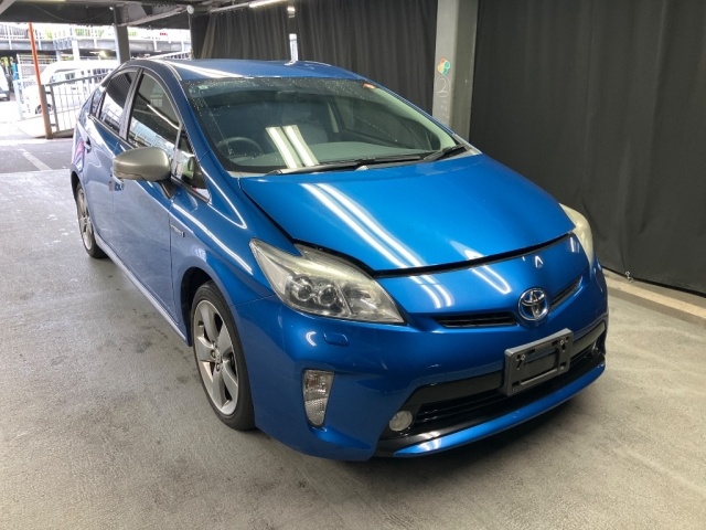TOYOTA PRIUS — фото