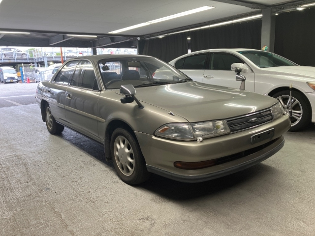 TOYOTA CARINA — фото