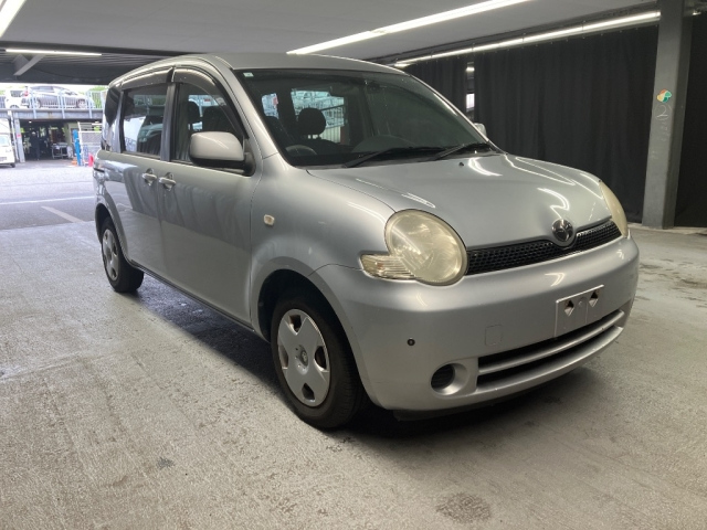 TOYOTA SIENTA — фото