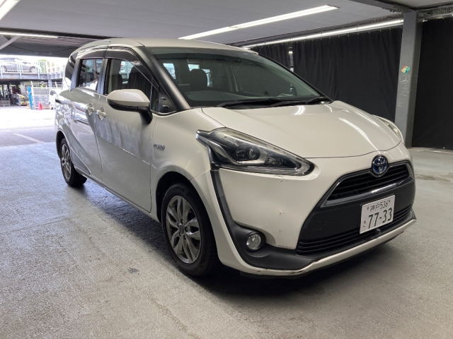 TOYOTA SIENTA — фото