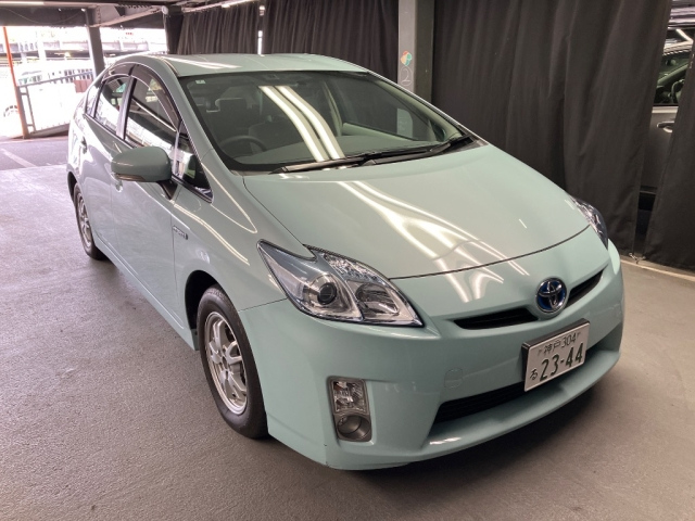 TOYOTA PRIUS — фото