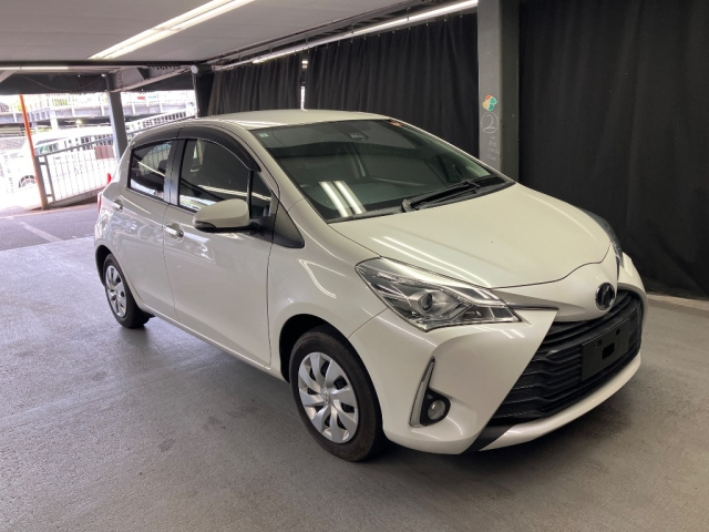 TOYOTA VITZ — фото