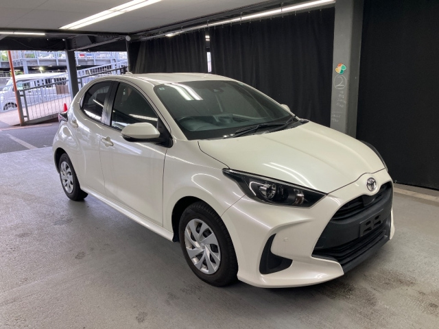 TOYOTA YARIS — фото