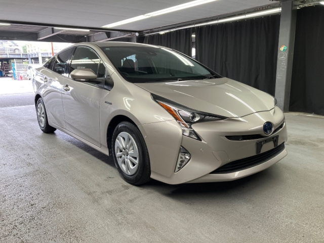 TOYOTA PRIUS — фото