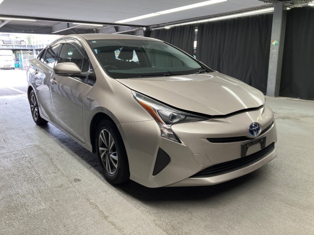 TOYOTA PRIUS — фото