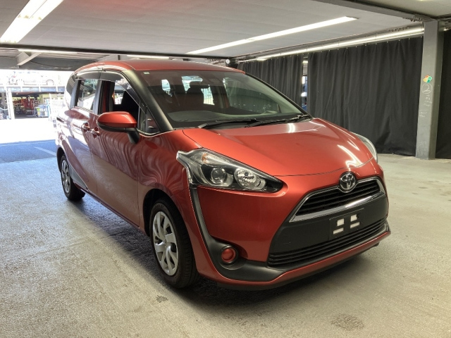 TOYOTA SIENTA — фото