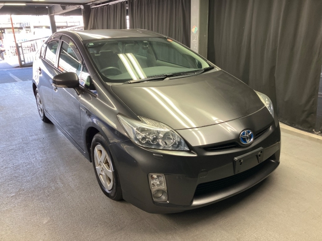 TOYOTA PRIUS — фото