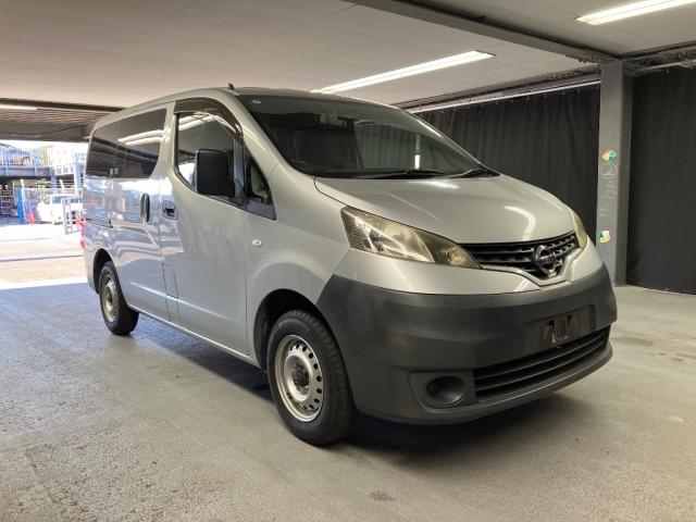 NISSAN NV200