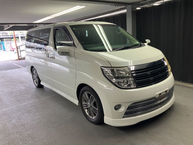 NISSAN ELGRAND
