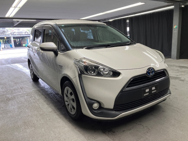 TOYOTA SIENTA — фото