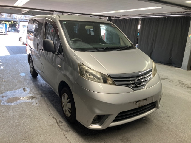 NISSAN NV200 — фото