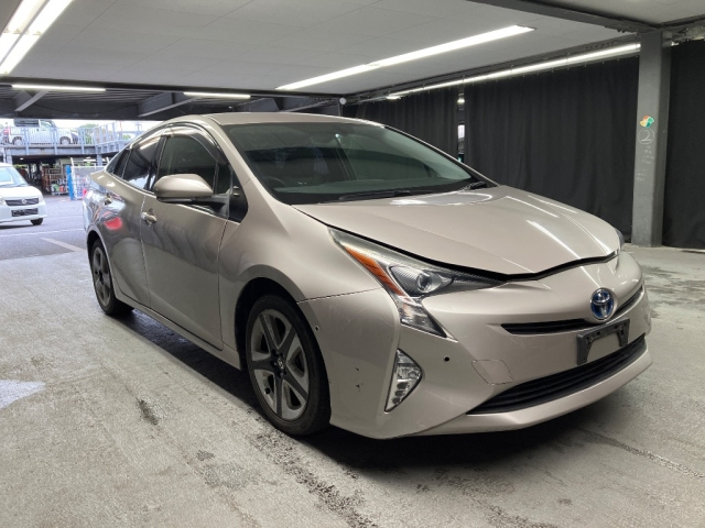 TOYOTA PRIUS — фото