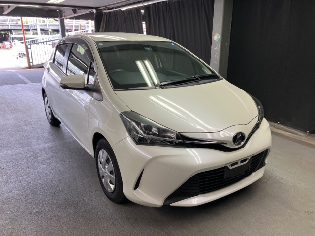 TOYOTA VITZ — фото
