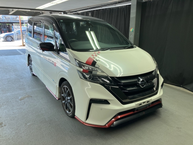 NISSAN SERENA — фото