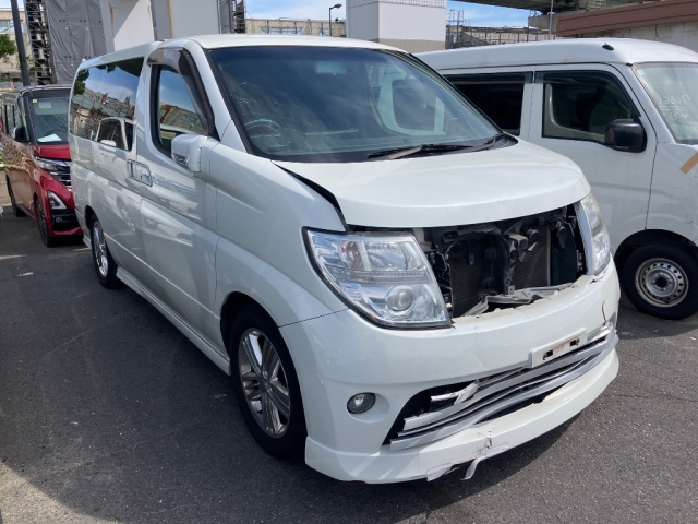 NISSAN ELGRAND — фото
