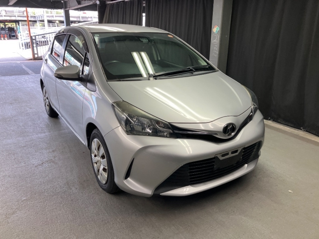 TOYOTA VITZ — фото