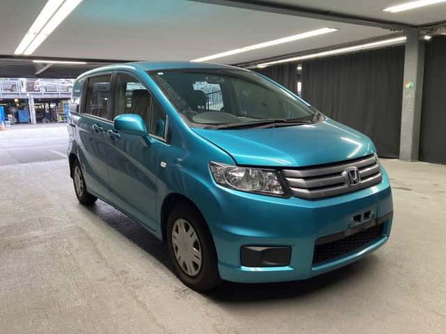 HONDA FREED — фото