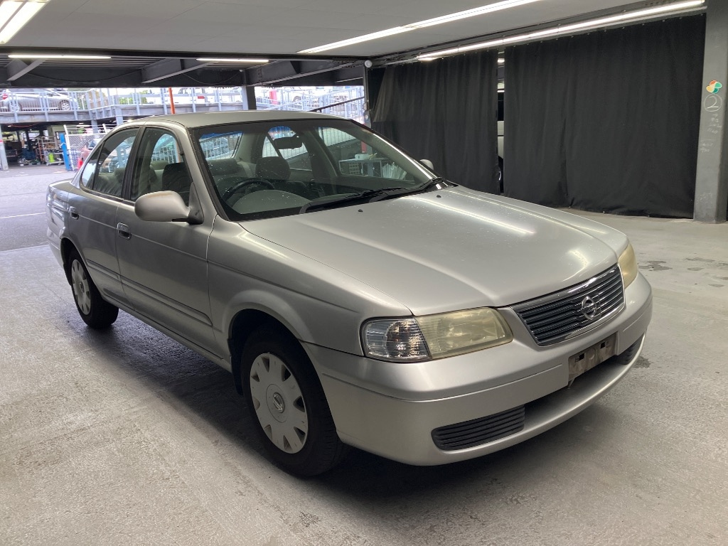 NISSAN SUNNY — фото
