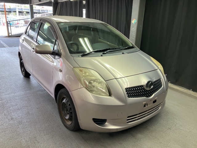 TOYOTA VITZ — фото
