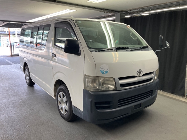 TOYOTA HIACE VAN