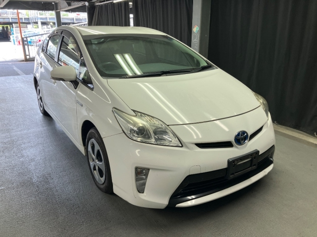 TOYOTA PRIUS — фото