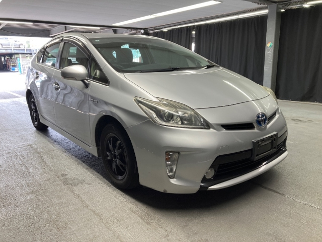 TOYOTA PRIUS — фото