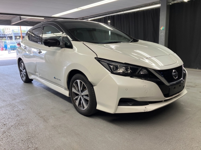 NISSAN LEAF — фото
