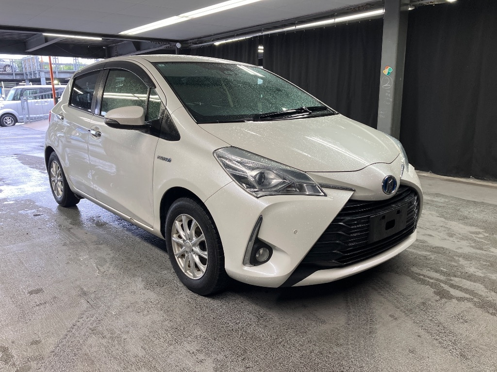 TOYOTA VITZ — фото