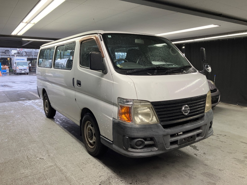 NISSAN CARAVAN — фото