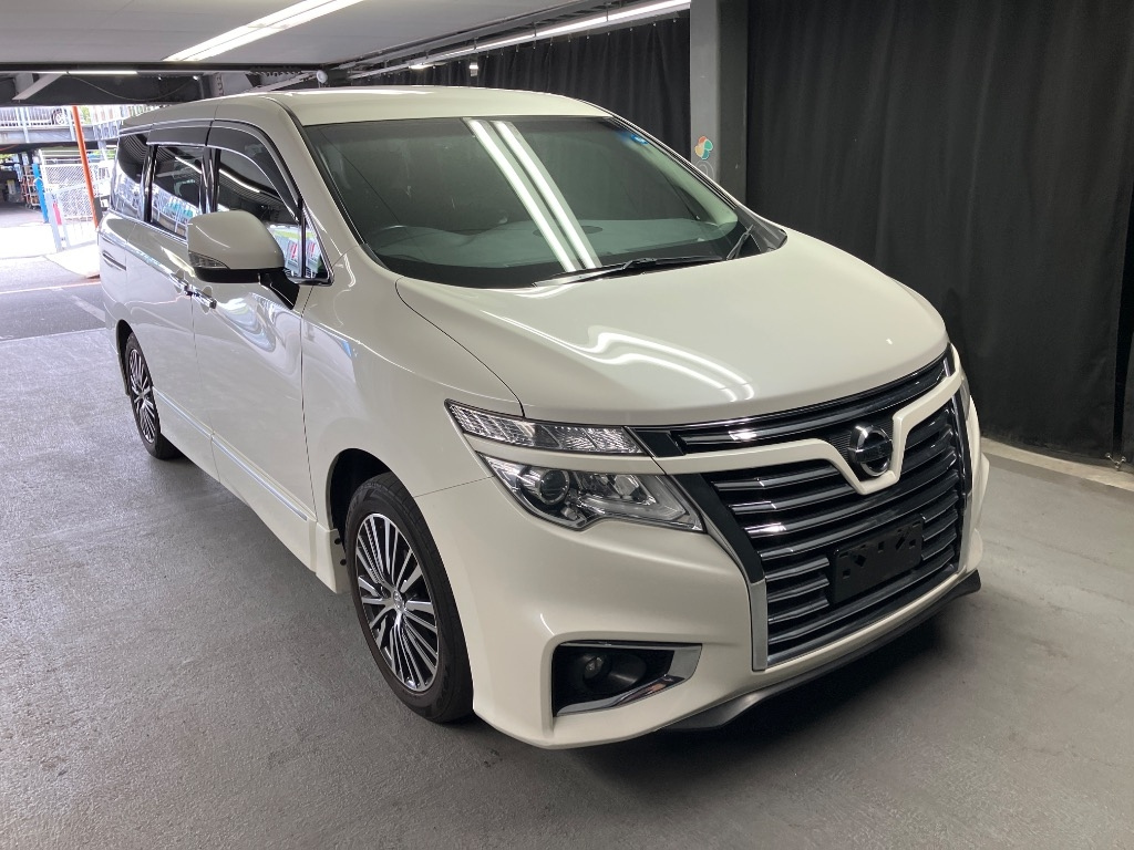 NISSAN ELGRAND — фото