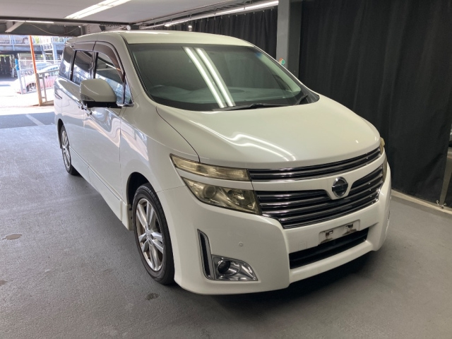 NISSAN ELGRAND — фото