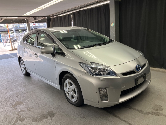 TOYOTA PRIUS — фото