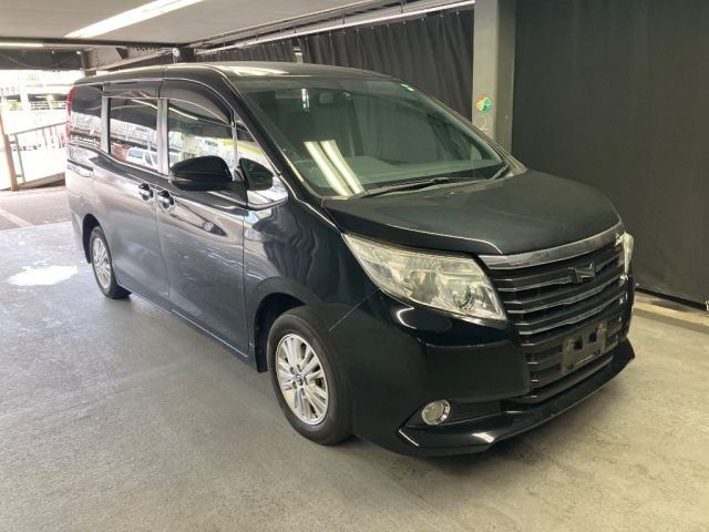 TOYOTA NOAH — фото