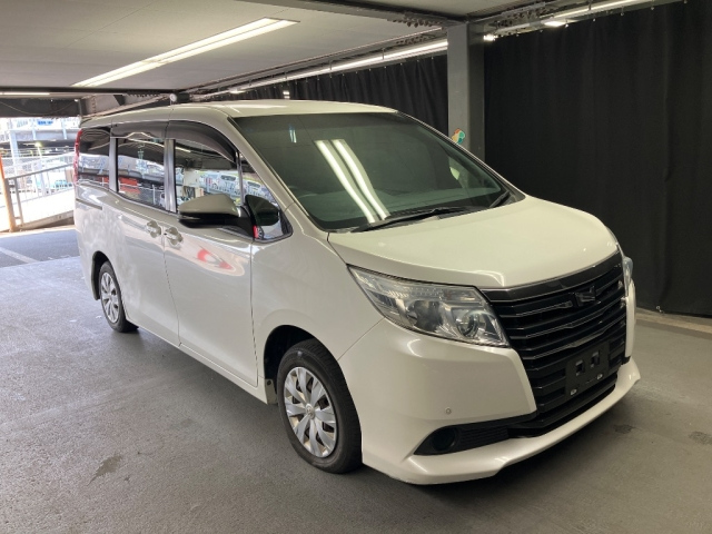 TOYOTA NOAH — фото