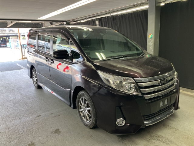 TOYOTA NOAH — фото