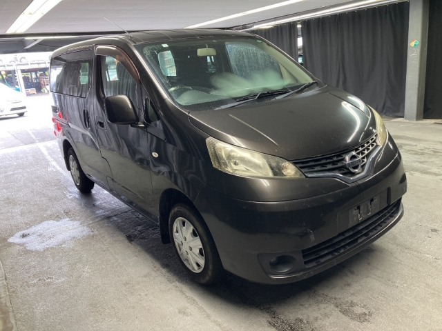 NISSAN NV200 — фото