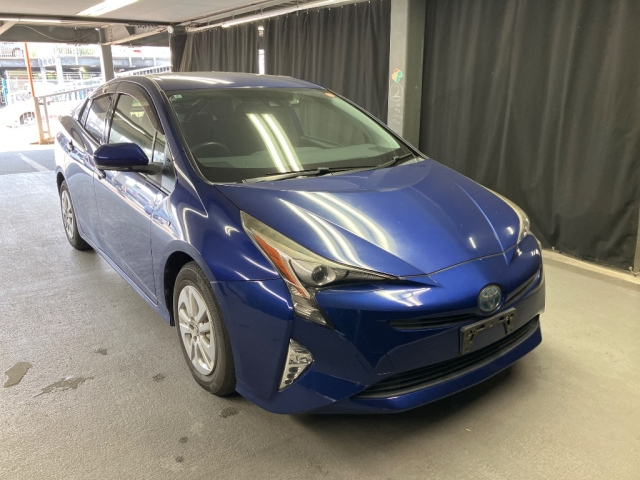 TOYOTA PRIUS — фото