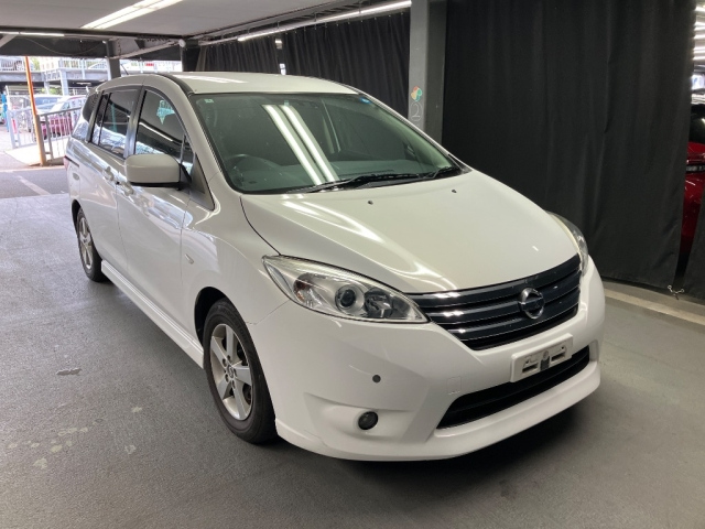 NISSAN LAFESTA — фото